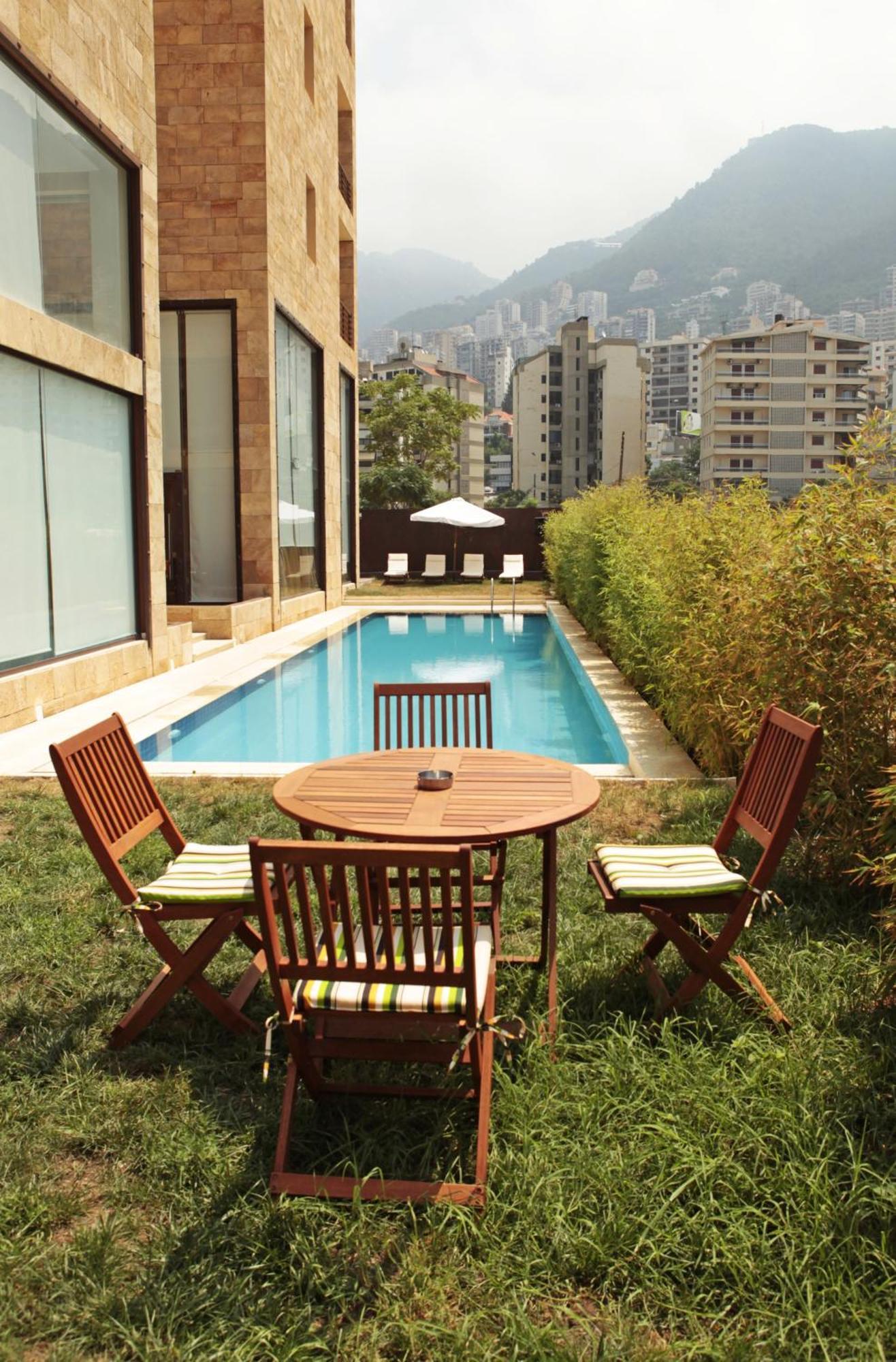 Reston Hotel Joünié Exterior foto